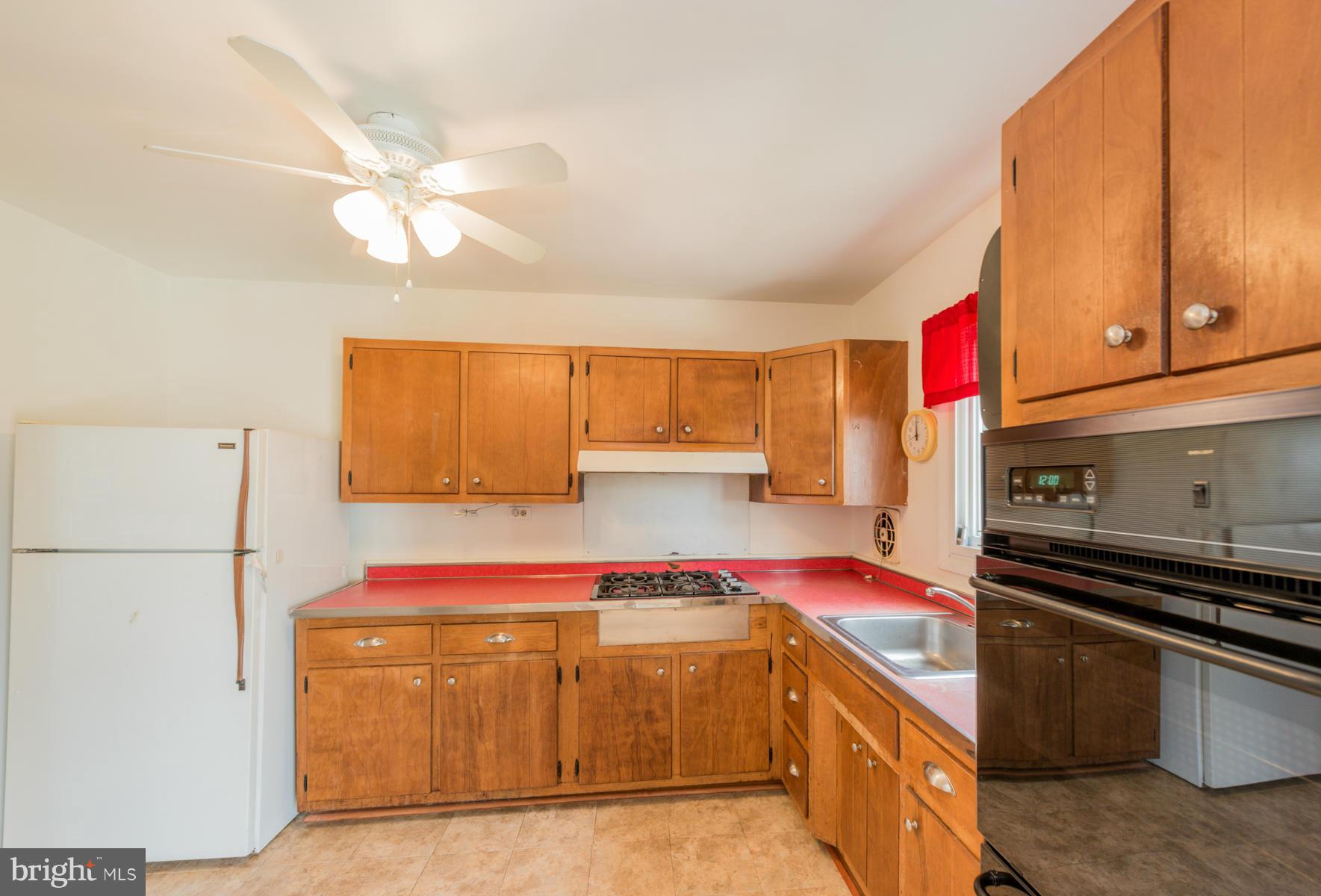 8515 Charlton Road Randallstown, MD 21133 - Photo 8 of 20 Kitchen