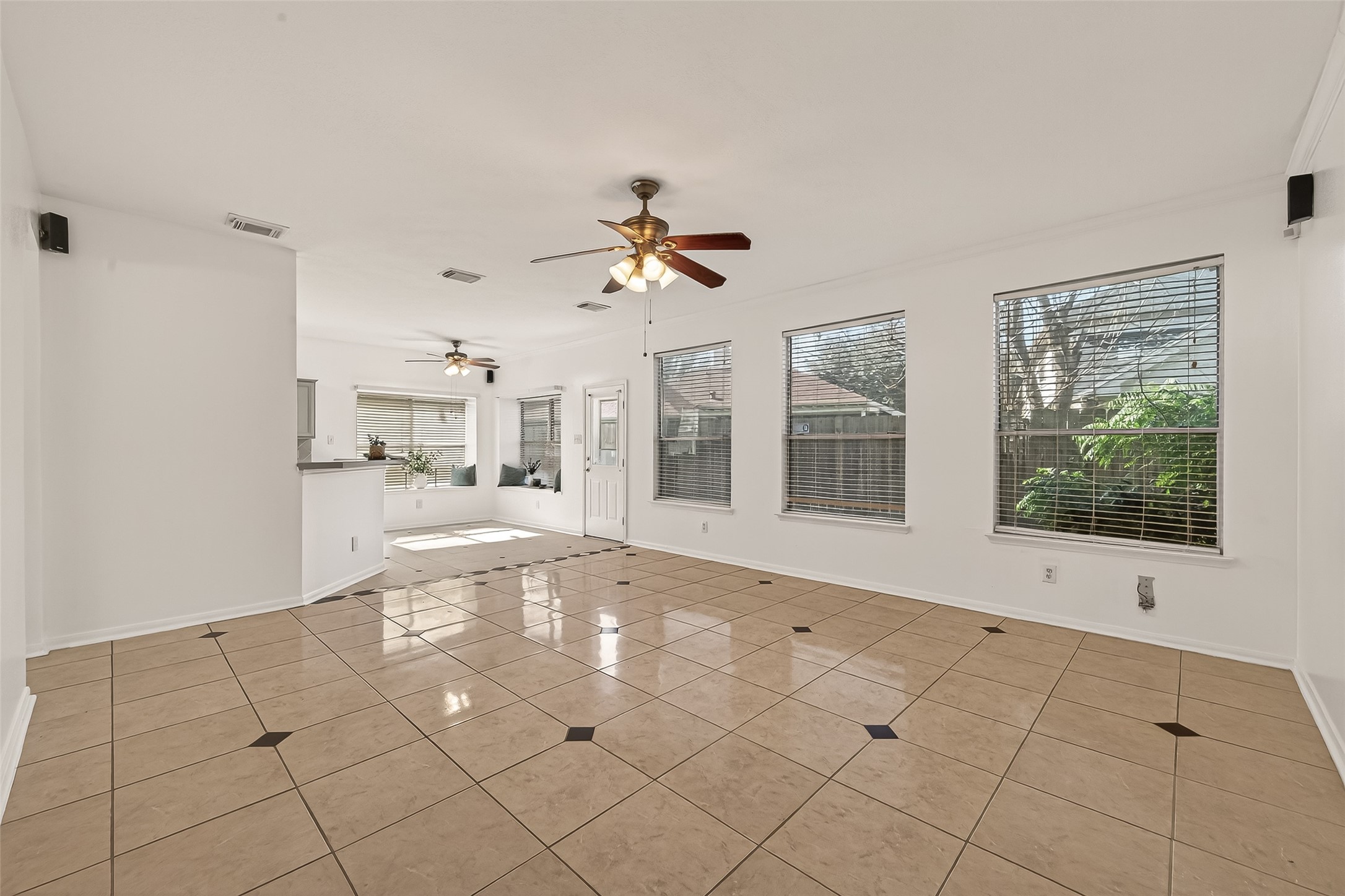 16315 April Ridge Drive Houston, TX 77083 - Photo 9 of 48
