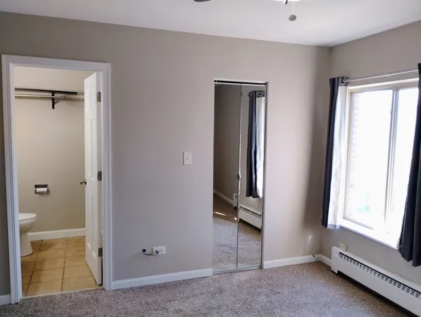$2,300 | 910 West Alleghany Drive, Unit 2B, Arlington Heights, IL 60004