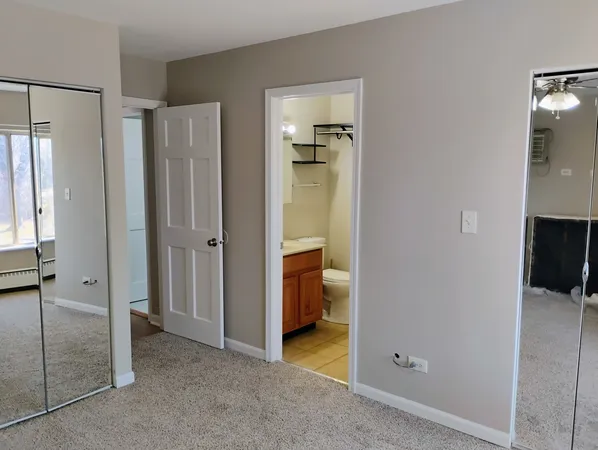 $2,300 | 910 West Alleghany Drive, Unit 2B, Arlington Heights, IL 60004