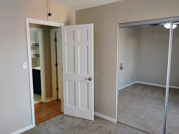 $2,300 | 910 West Alleghany Drive, Unit 2B, Arlington Heights, IL 60004