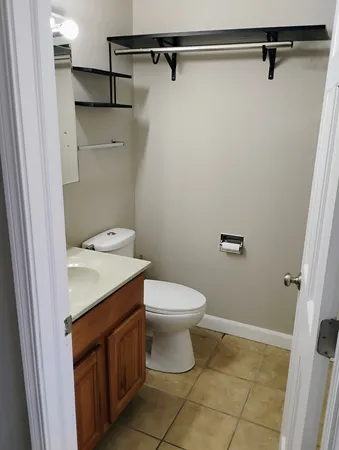 $2,300 | 910 West Alleghany Drive, Unit 2B, Arlington Heights, IL 60004