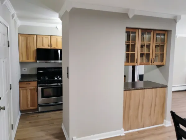 $2,300 | 910 West Alleghany Drive, Unit 2B, Arlington Heights, IL 60004