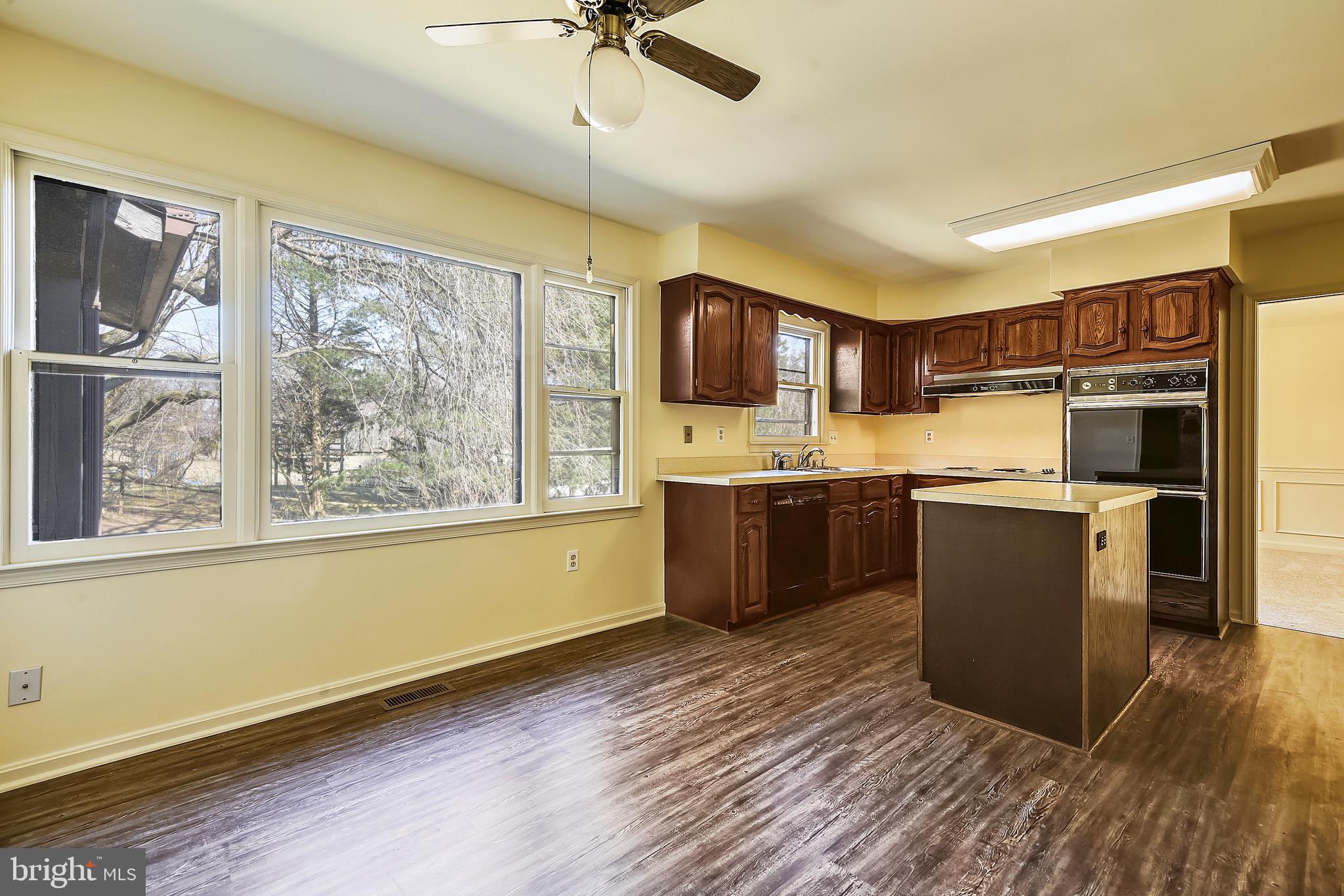 109 Farmgate Lane Silver Spring, MD 20905 - Photo 13 of 50 Table space kitchen