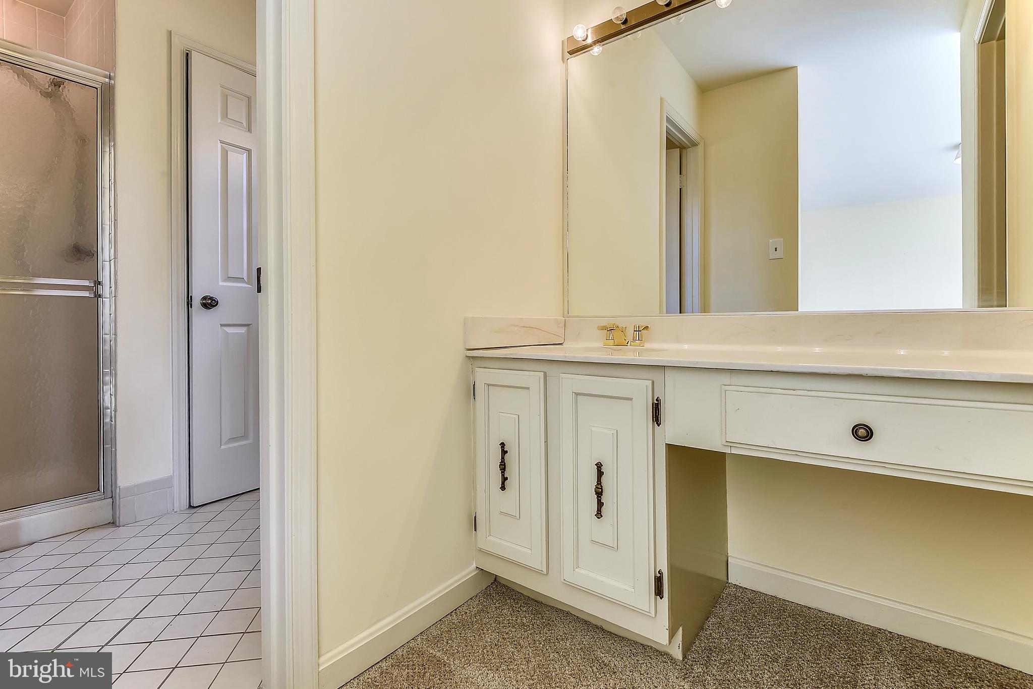 109 Farmgate Lane Silver Spring, MD 20905 - Photo 27 of 50 Vanity/sink #1 outside of MBR bath