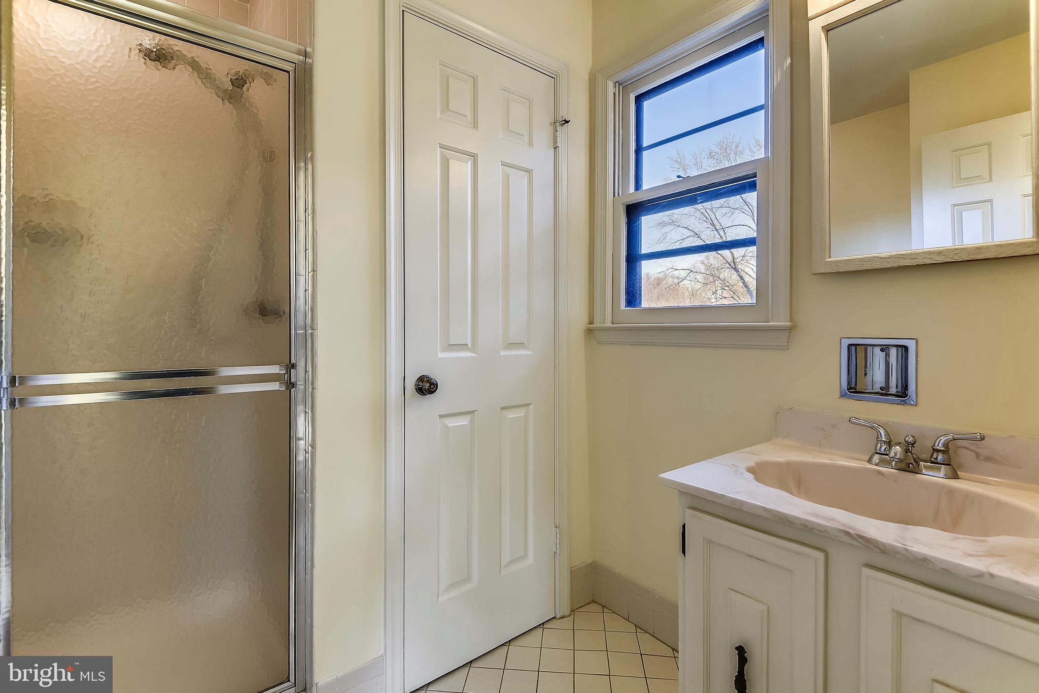 109 Farmgate Lane Silver Spring, MD 20905 - Photo 28 of 50 Master bath/shower with 2nd. sink