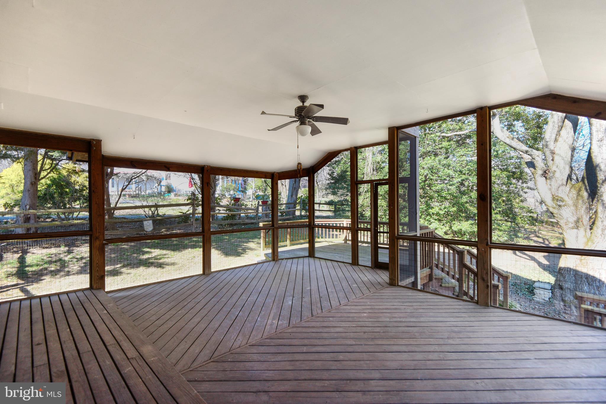 109 Farmgate Lane Silver Spring, MD 20905 - Photo 4 of 50 Just in time for spring and summer!
