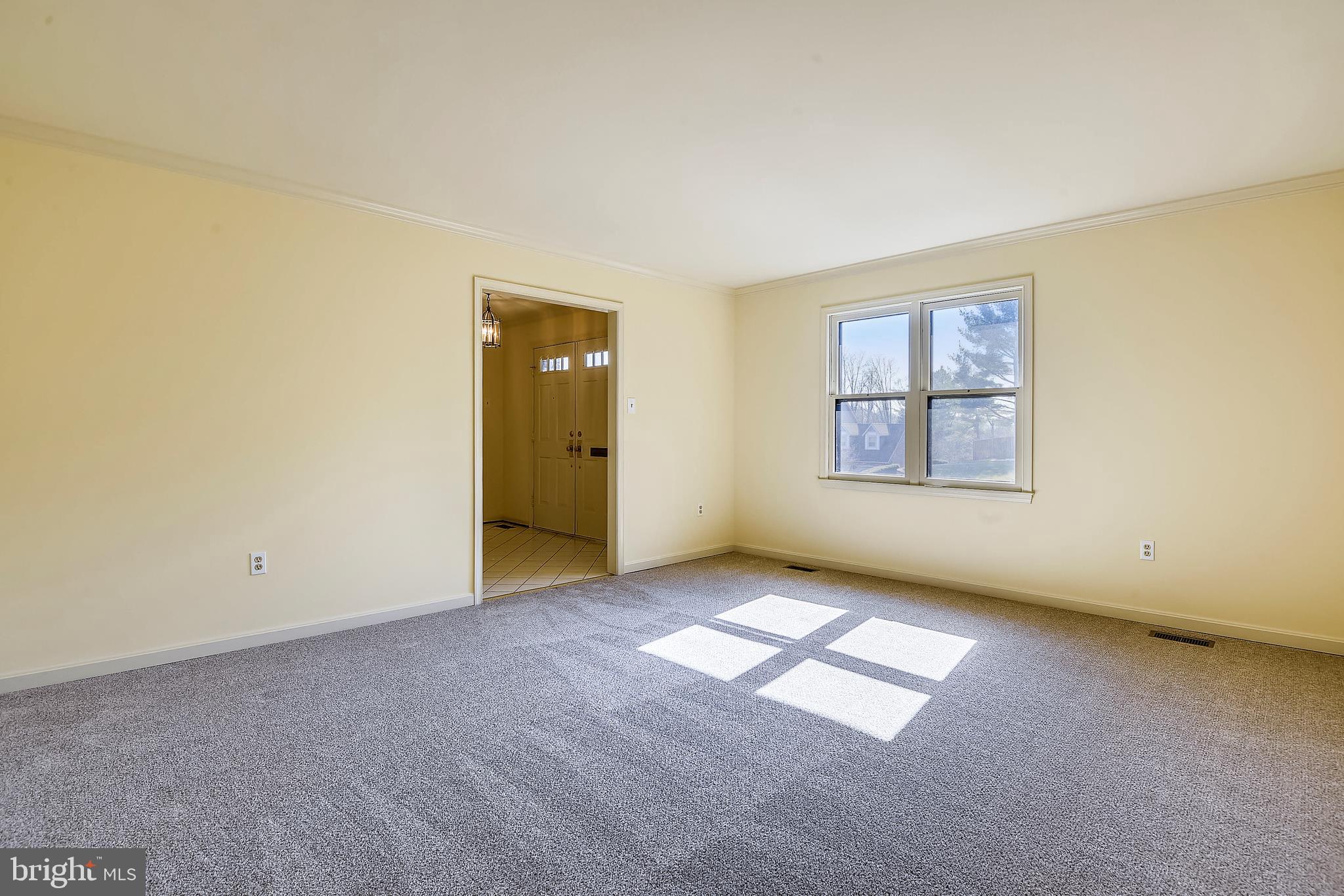 109 Farmgate Lane Silver Spring, MD 20905 - Photo 7 of 50 Living room