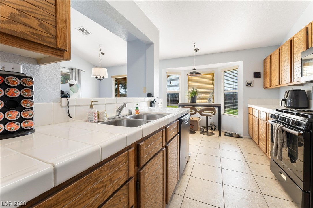 1702 Mayan Court Henderson, NV 89014 - Photo 10 of 33