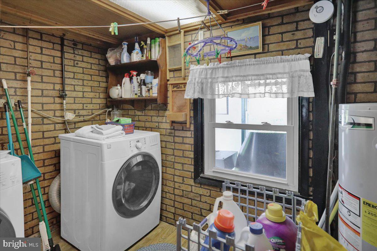 1717 Friedensburg Road Reading, PA 19606 - Photo 14 of 63 a utility room with dryer and washer