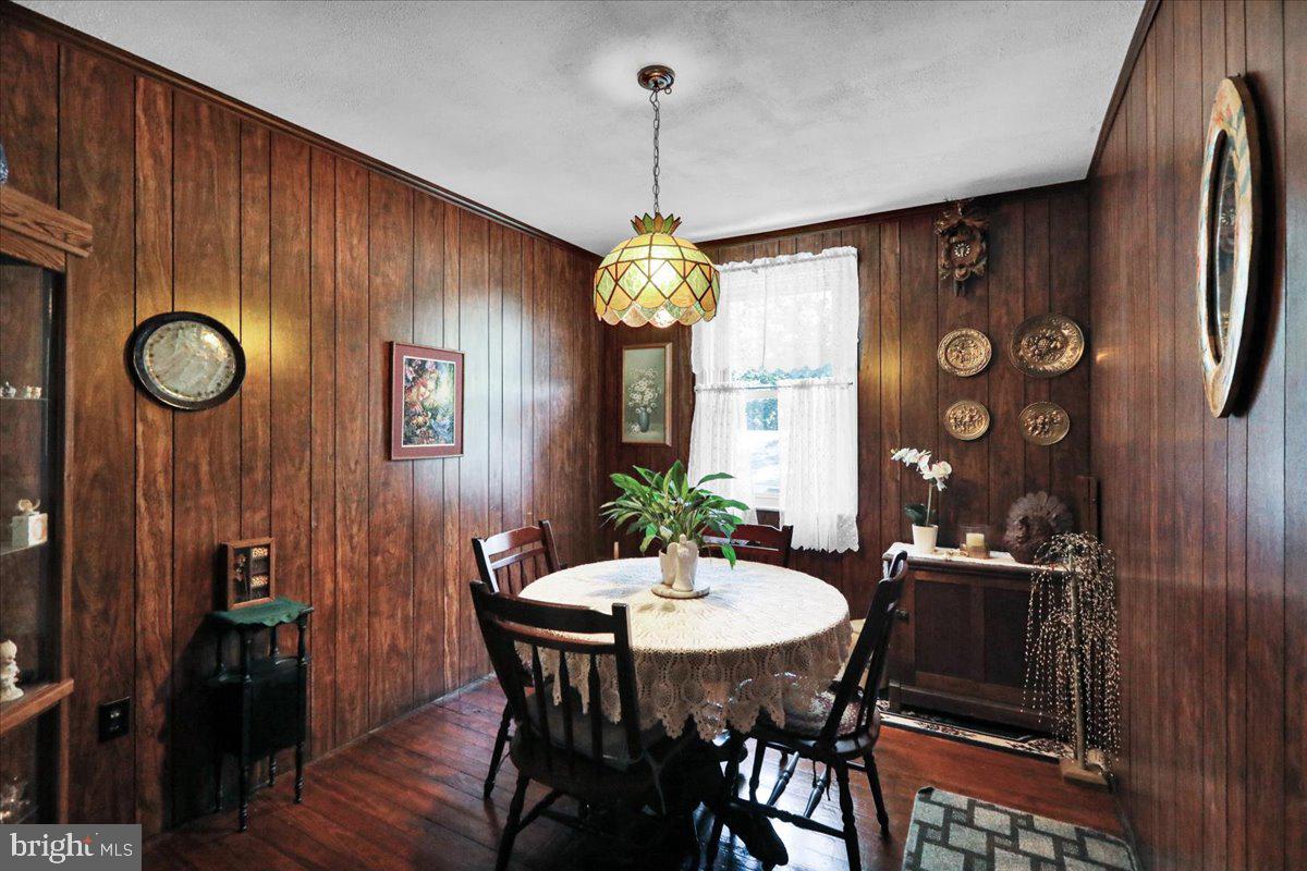 1717 Friedensburg Road Reading, PA 19606 - Photo 20 of 63 a dining room with furniture and window