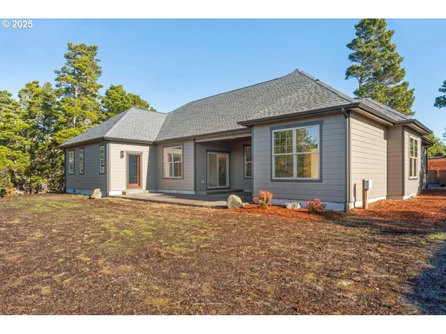 a view of a yard with an trees