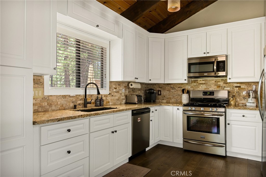 423 Pine View Drive Big Bear City, CA 92314 - Photo 15 of 47