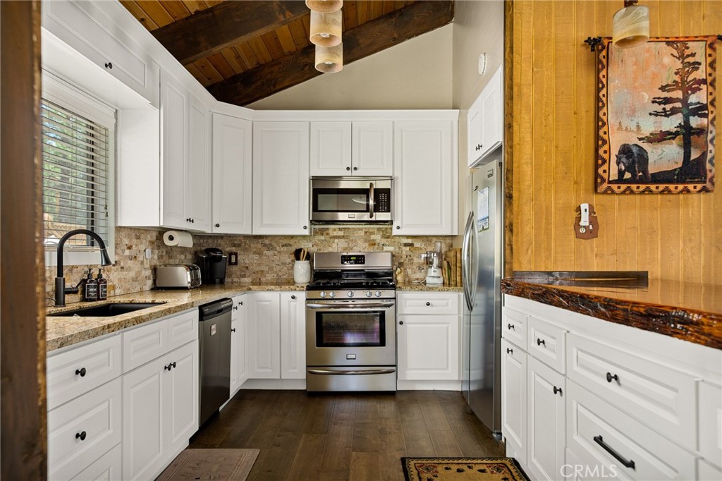 423 Pine View Drive Big Bear City, CA 92314 - Photo 16 of 47