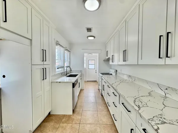 $3,500 | 1554 East Woodbury Road, Pasadena, CA 91104