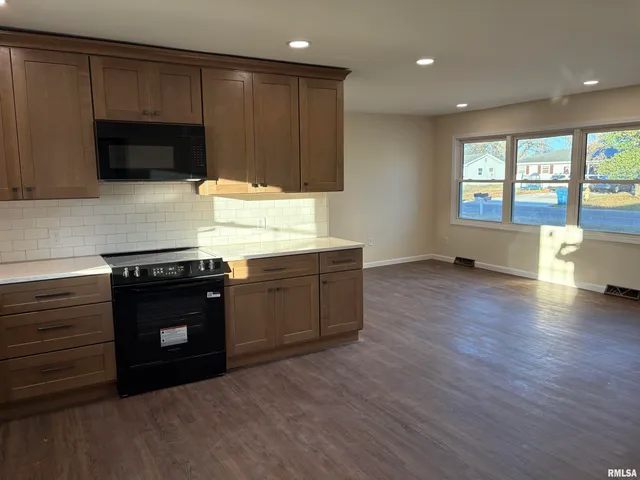 $204,900 | 504 Westhaven Drive, Centralia, IL 62801