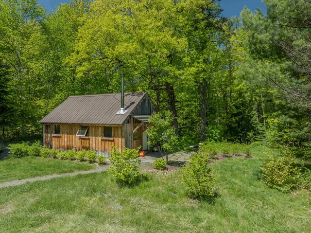 $1,200 | 398 Plains Road, Unit C, Lisbon, NH 03585