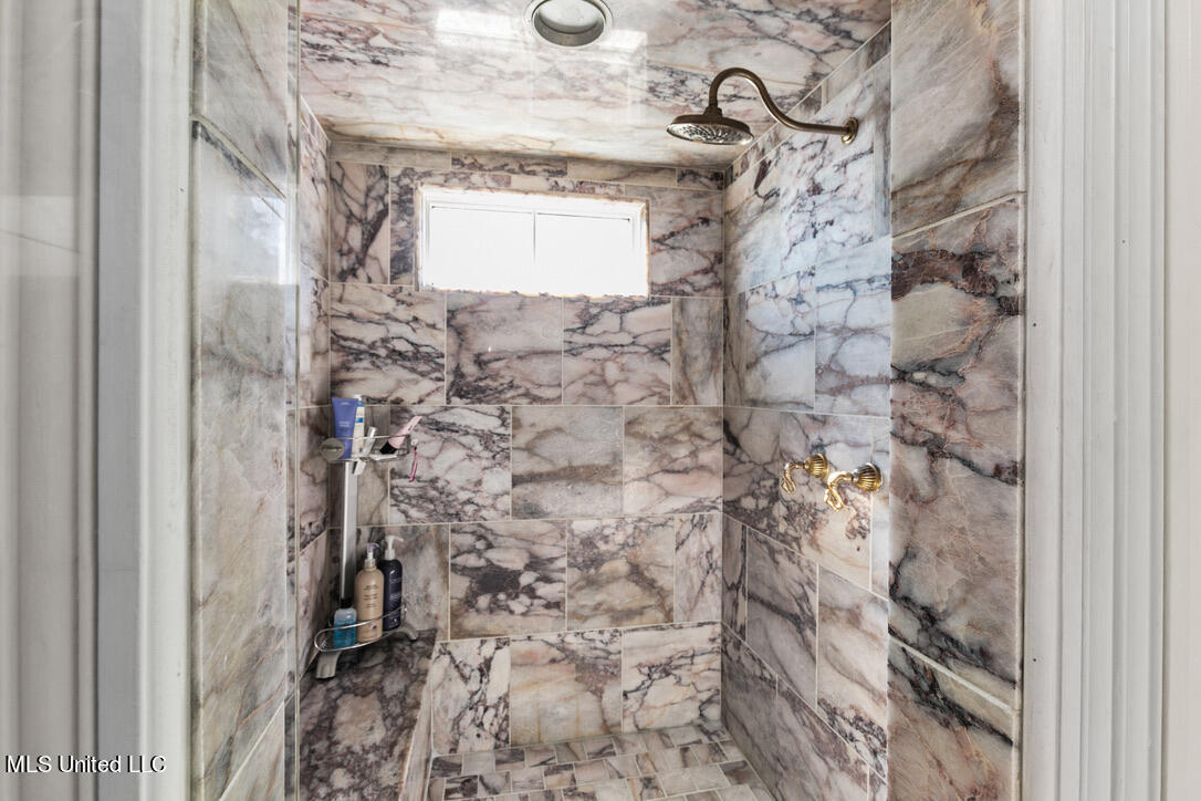 133 Overlook Pointe Drive Ridgeland, MS 39157 - Photo 56 of 93 Shower Interior