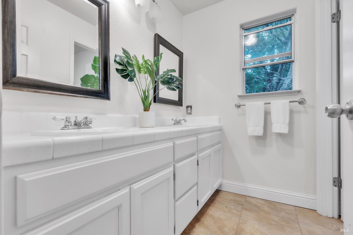 9 Regatta Way Napa, CA 94559 - Photo 12 of 20 a bathroom with a sink and a mirror
