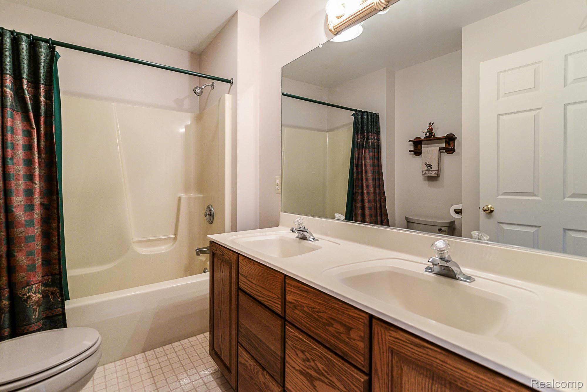8672 Spencer Road South Lyon, MI 48178 - Photo 16 of 30 MAIN BATHROOM