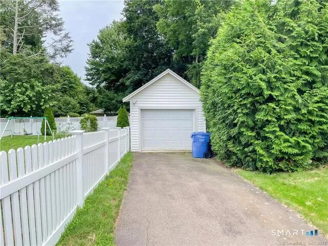 $3,000 | 16 Meriden Avenue, Meriden, CT 06451