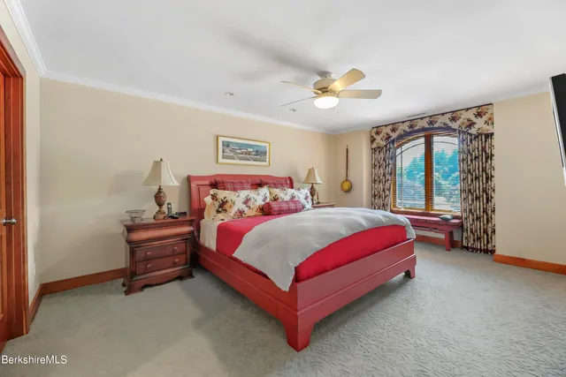 a bathroom with a toilet