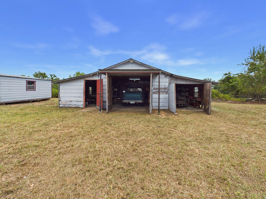 205 Padgetts Road Seale, AL 36875 - Photo 37 of 55 Barn