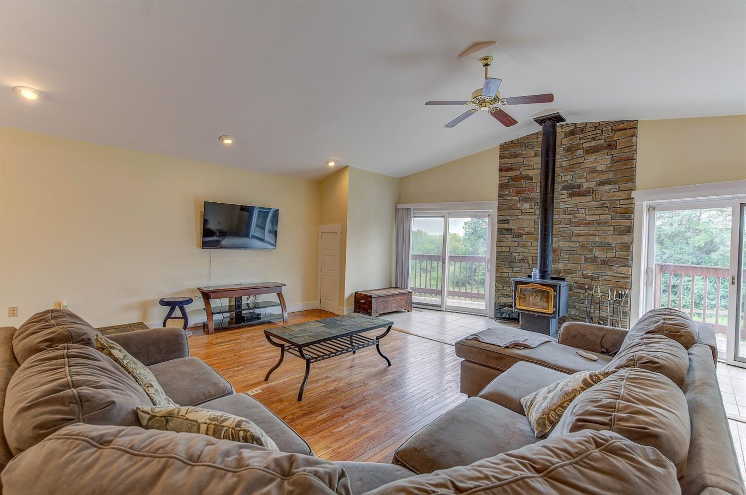 18140 Possum Ridge Road Aurora, IN 47001 - Photo 8 of 37