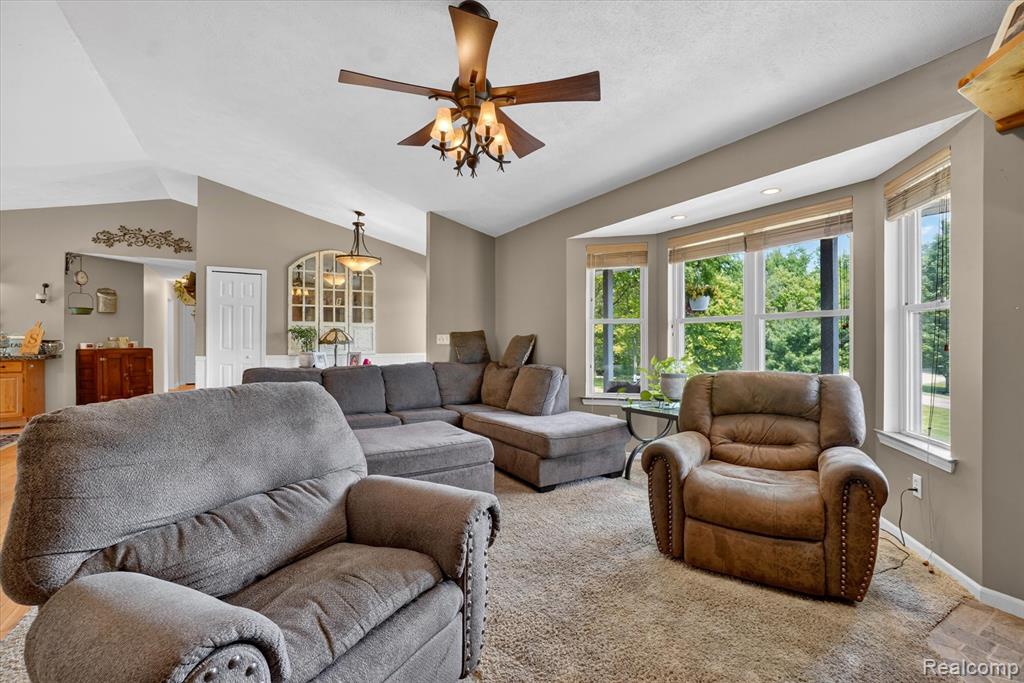 9565 Crofoot Road Fowlerville, MI 48836 - Photo 5 of 63