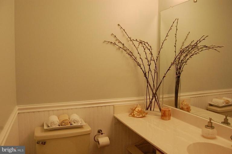 2107 North Rolfe Street, Unit D Arlington, VA 22209 - Photo 11 of 23 POWDER ROOM