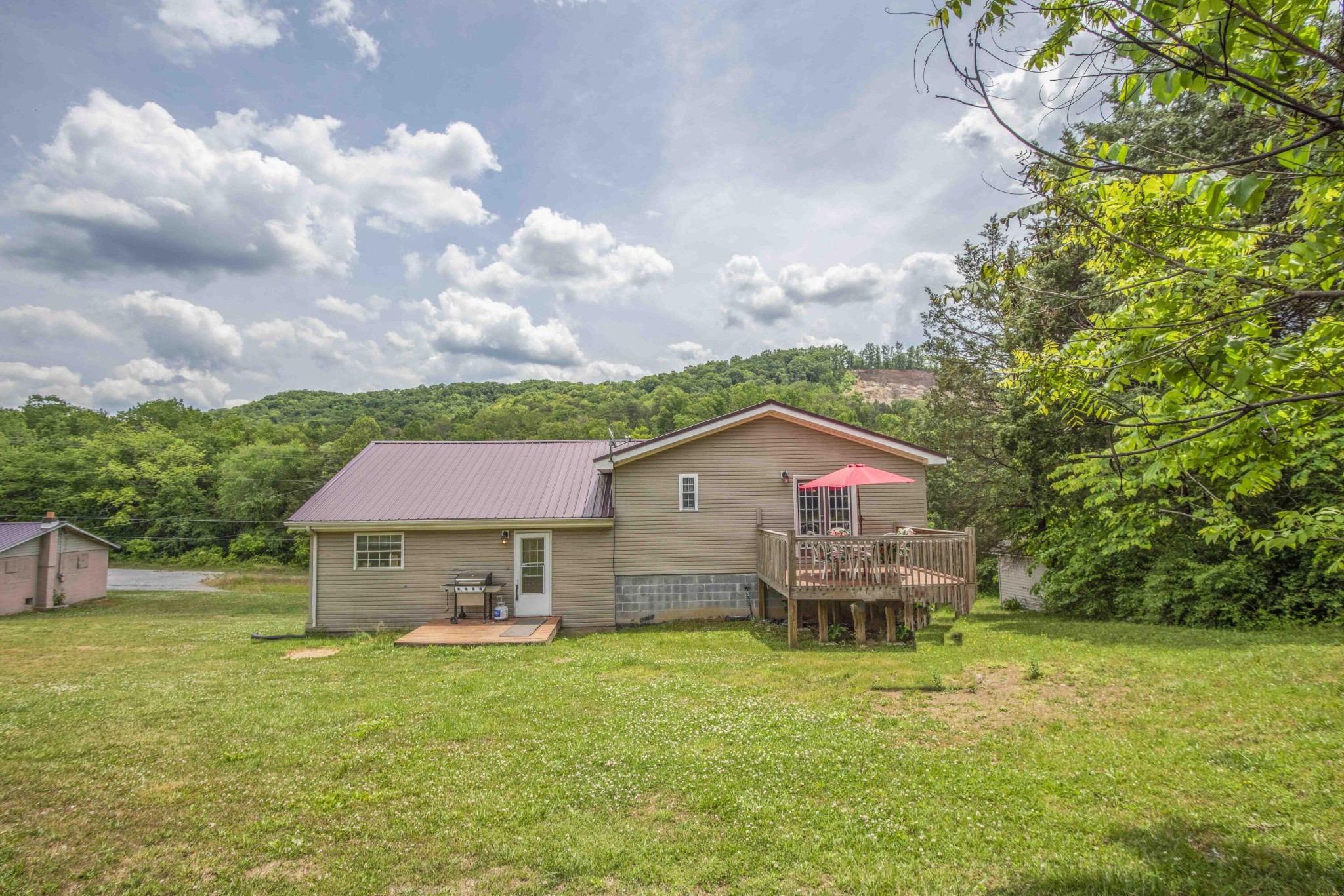514 Loyston Road Maynardville, TN 37807 - Photo 4 of 27 Gallery Image 4