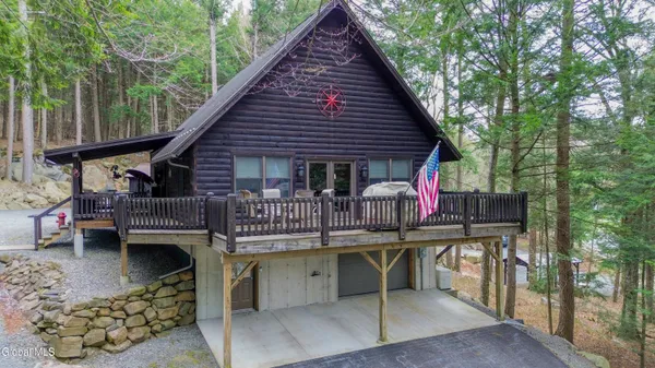 $479,500 | 57 Horse Hill Road, Hadley, NY 12835