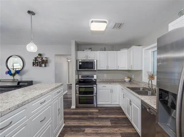 $2,700 | 4721 West Iowa Avenue, Tampa, FL 33616