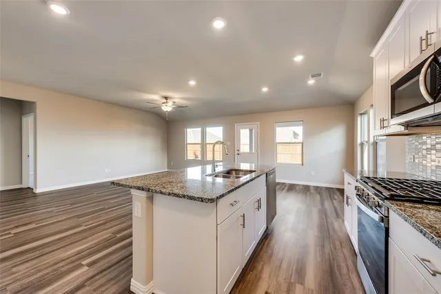 $2,850 | 2124 Sun Star Drive, Haslet, TX 76052