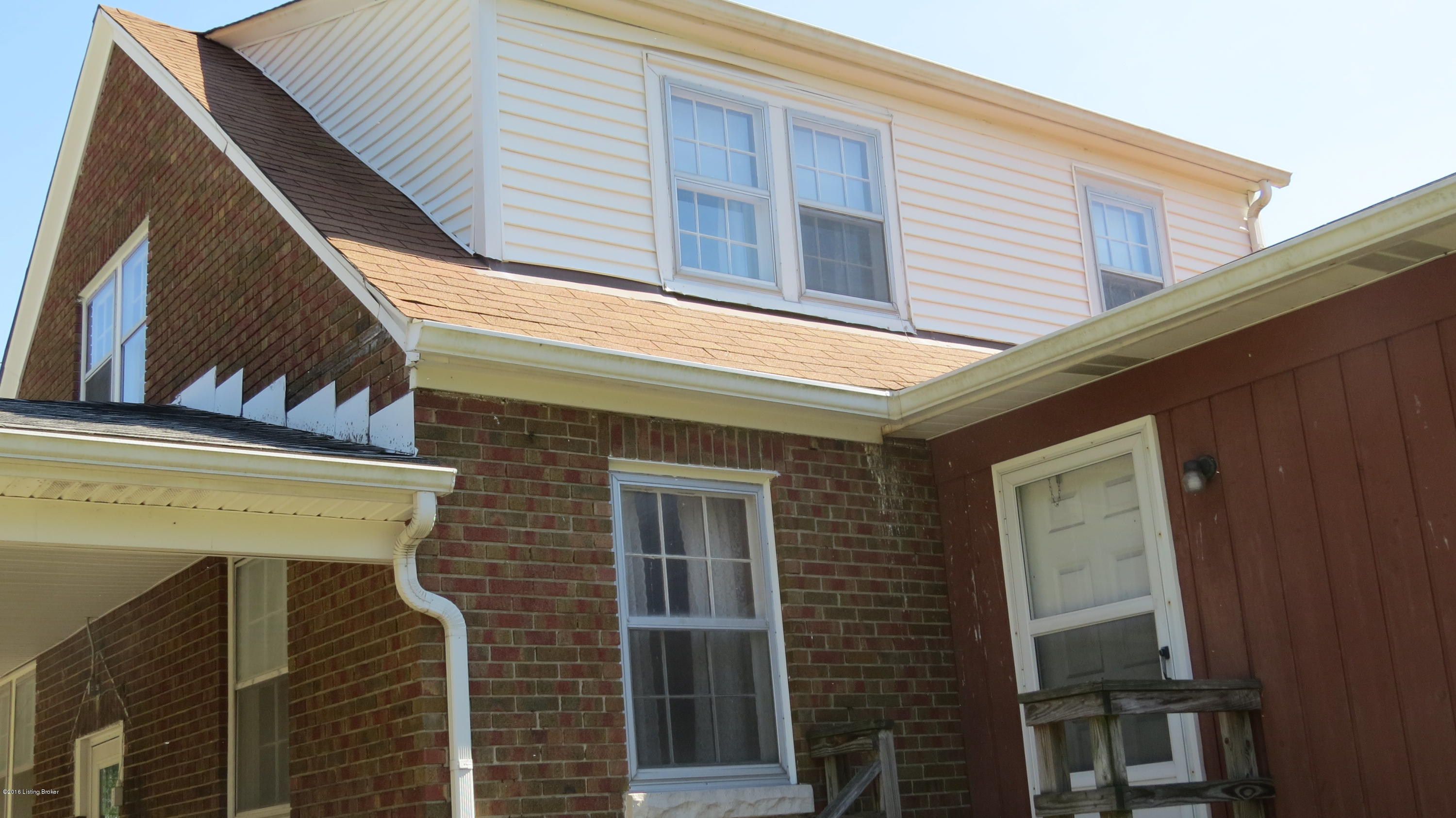 4136 Dover Road Louisville, KY 40216 - Photo 3 of 24 Dover Rd 017