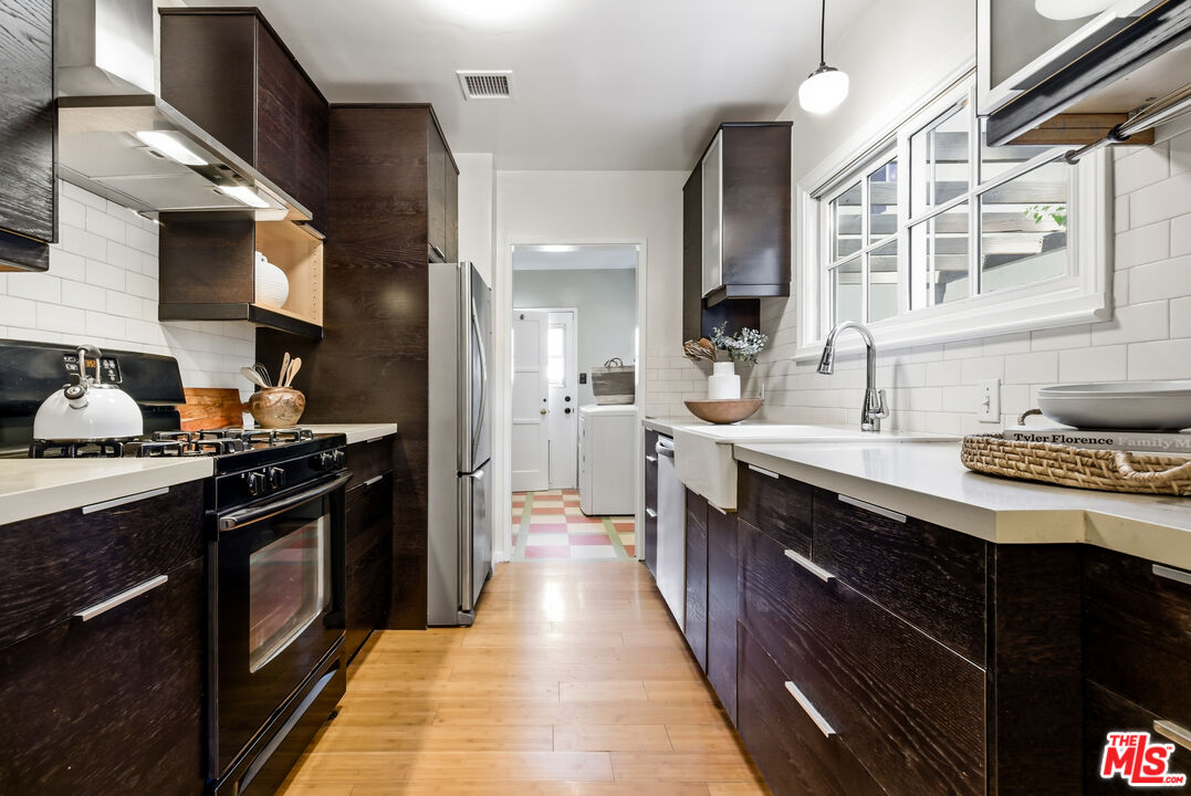 4132 Rhodes Avenue Studio City, CA 91604 - Photo 12 of 42