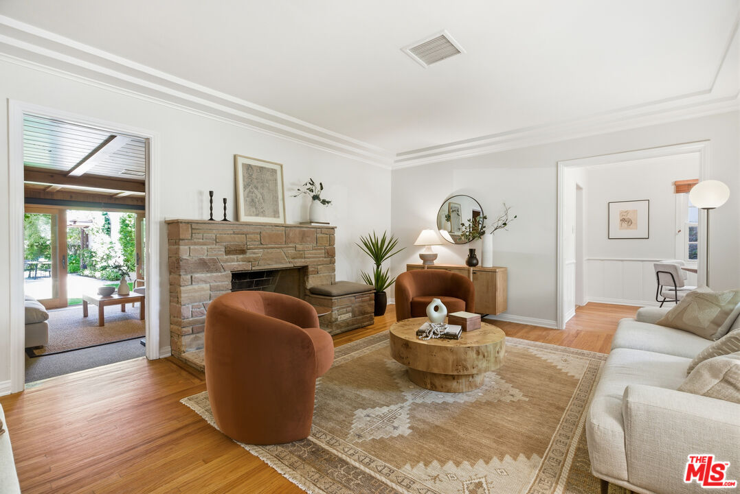 4132 Rhodes Avenue Studio City, CA 91604 - Photo 5 of 42