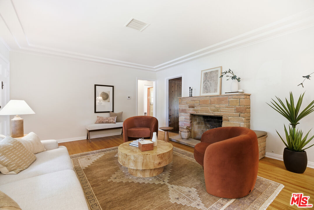 4132 Rhodes Avenue Studio City, CA 91604 - Photo 6 of 42