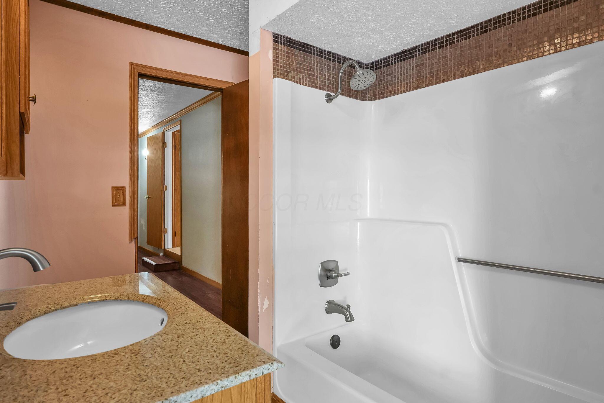 190 Inah Avenue Columbus, OH 43228 - Photo 22 of 38 16-web-or-mls-190-inah-ave
