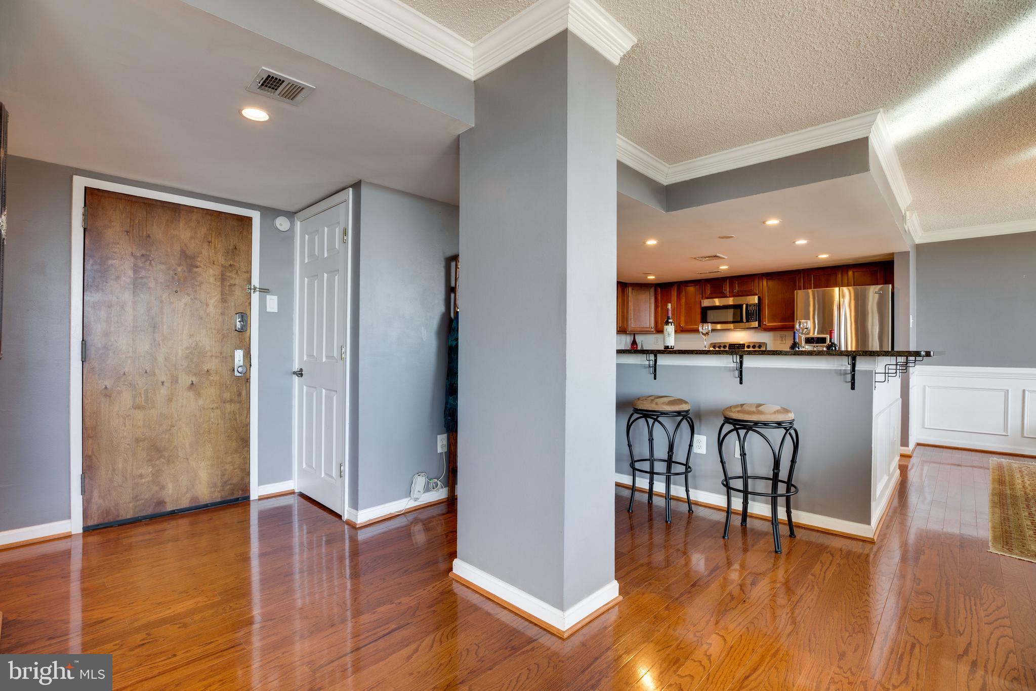 1515 South Arlington Ridge Road, Unit 602 Arlington, VA 22202 - Photo 4 of 37 Open Concept with great flow