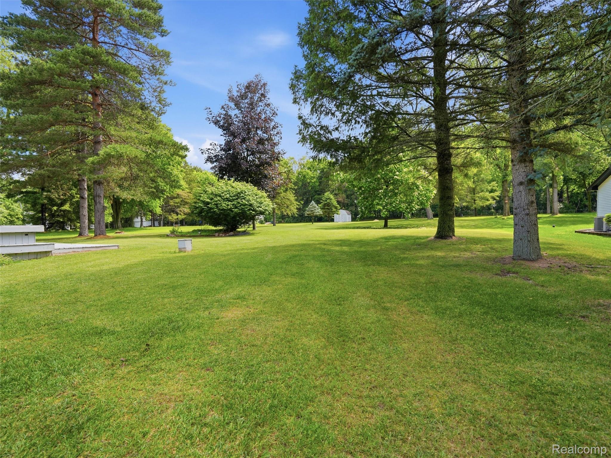 10288 Carmer Road Fenton, MI 48430 - Photo 36 of 52 61-DSC09881.jpg