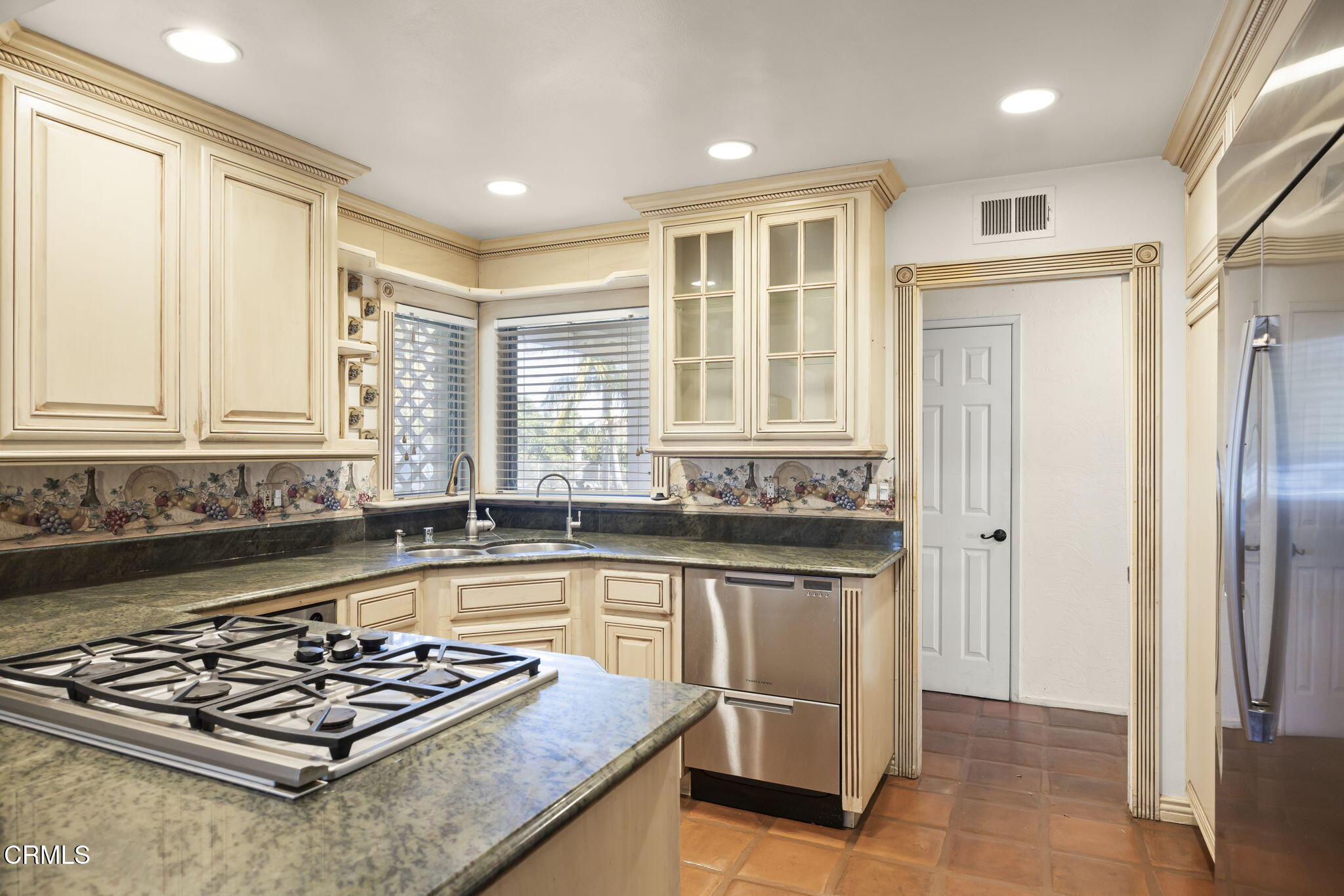 512 Foothill Road Santa Paula, CA 93060 - Photo 15 of 40 15-web-or-mls-Upmarketmedia_512Foo-54