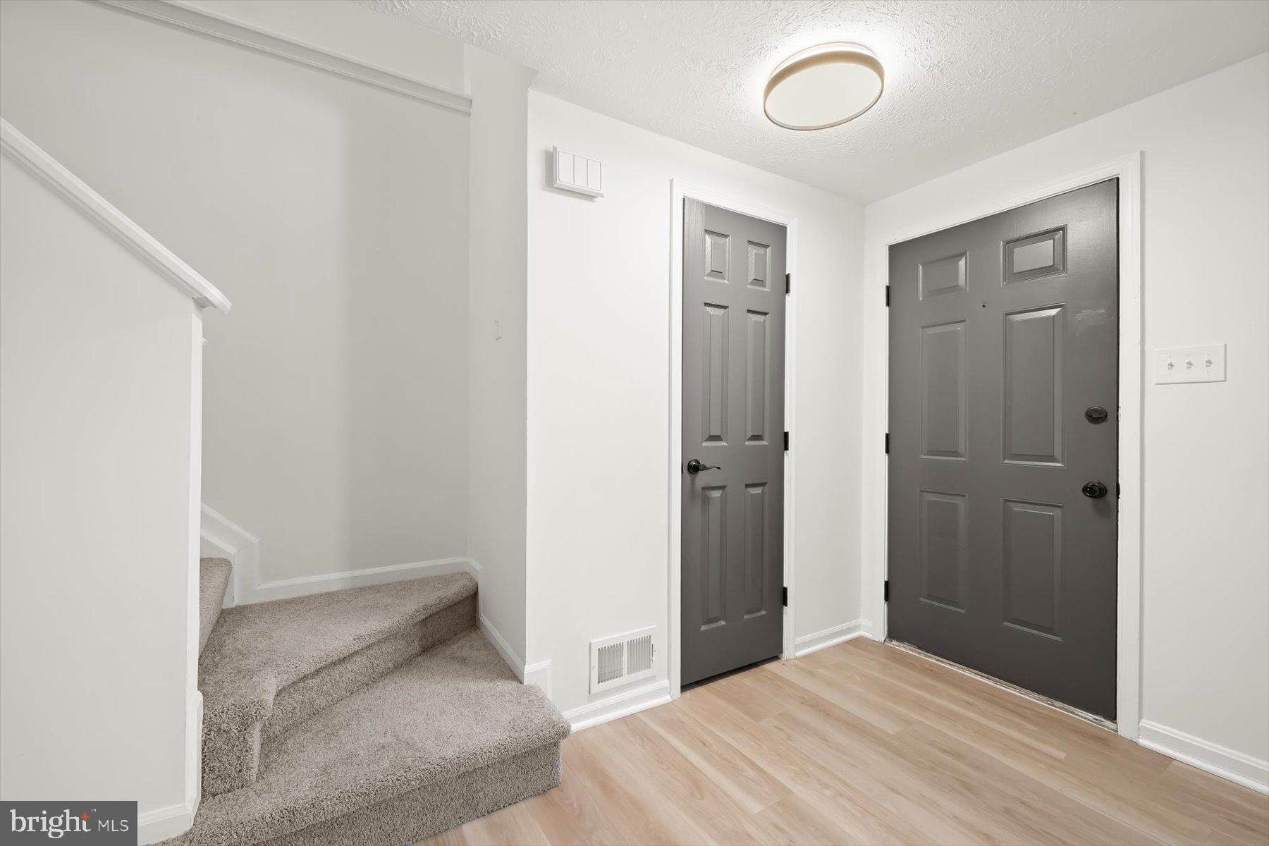 7833 Paddock Way Baltimore, MD 21244 - Photo 4 of 44