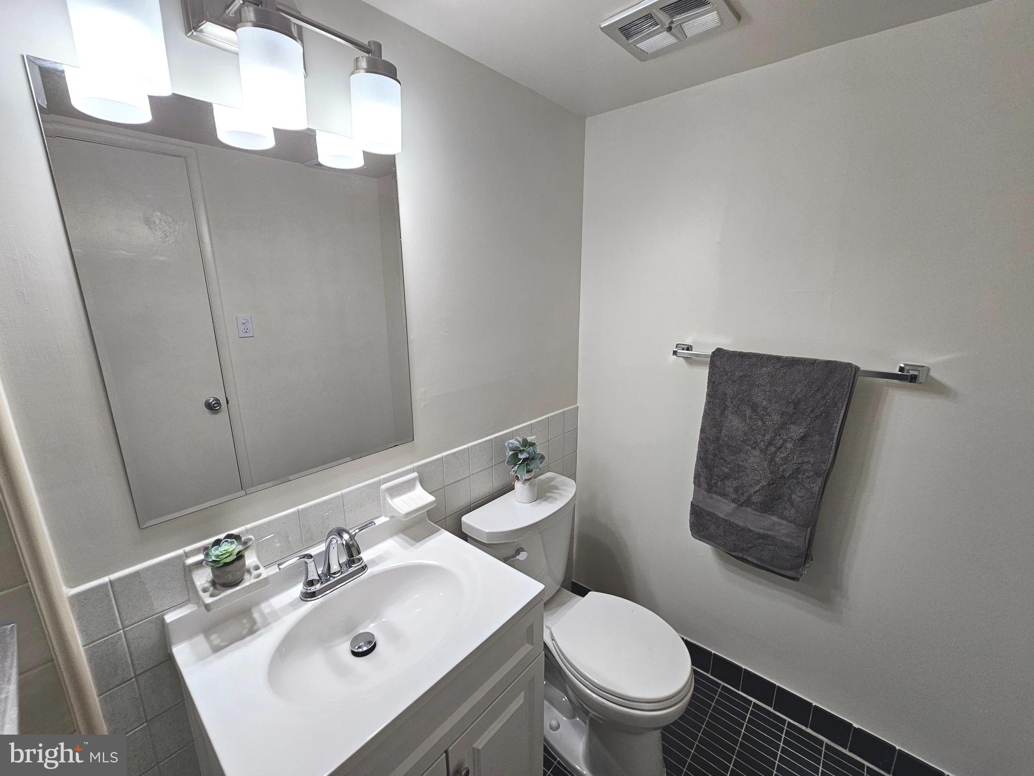 18 Monroe Street, Unit 201 Rockville, MD 20850 - Photo 21 of 28