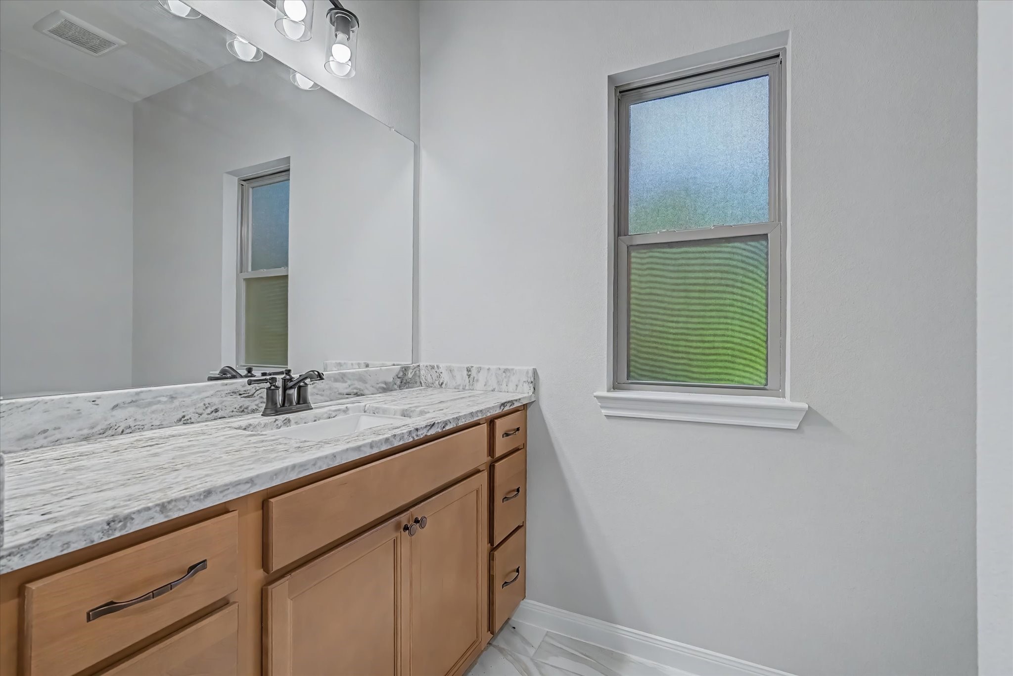 347 Iron Horse Road Willis, TX 77378 - Photo 41 of 49 Secondary bathroom