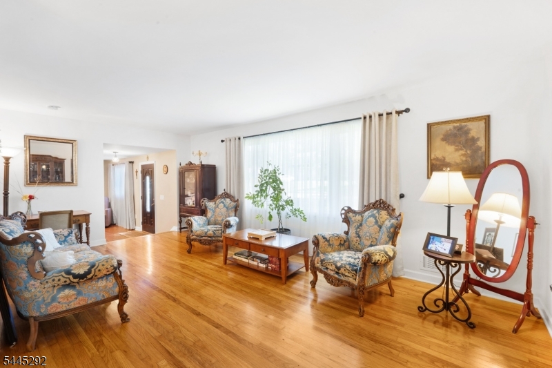 1280 Oxford Road Bridgewater, NJ 08807 - Photo 6 of 35