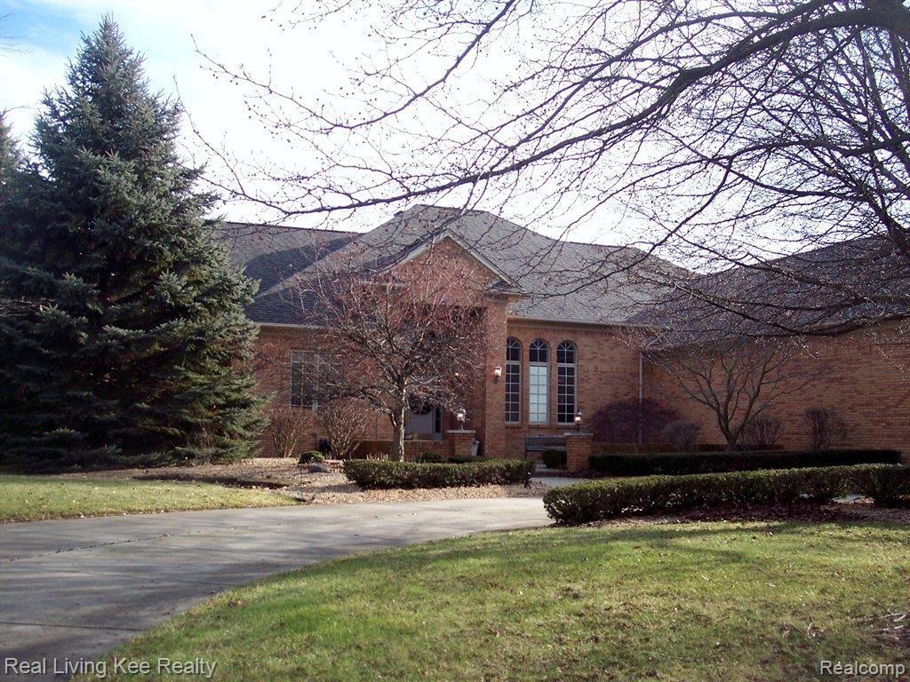 4016 Oak Tree Circle Rochester, MI 48306 - Photo 2 of 25 front in winter3.jpg