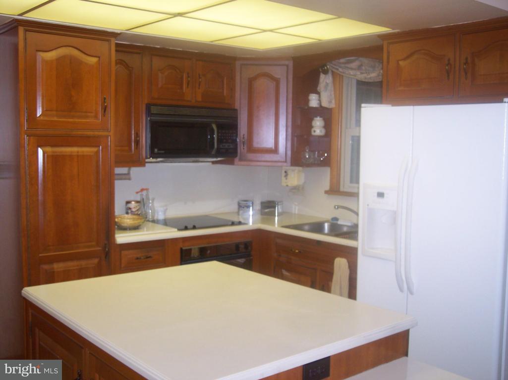 615 East Roseville Road Lancaster, PA 17601 - Photo 3 of 10 Gallery Image 3