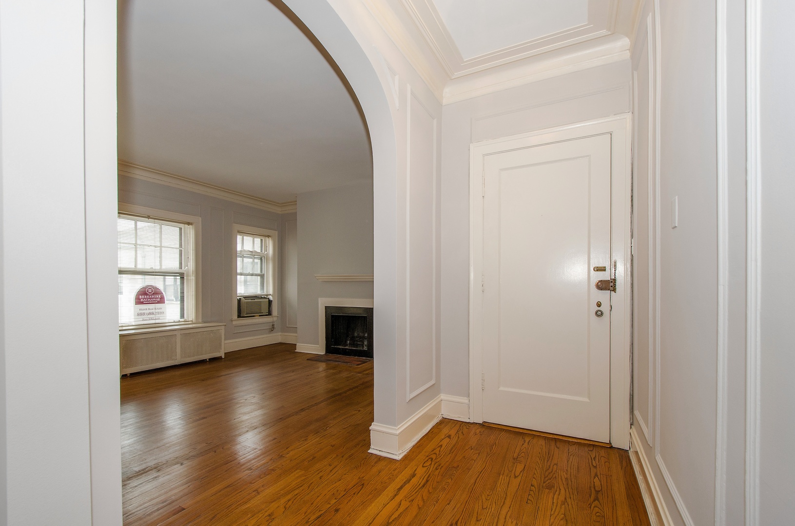 548 Sheridan Road, Unit 3N Evanston, IL 60202 - Photo 3 of 11