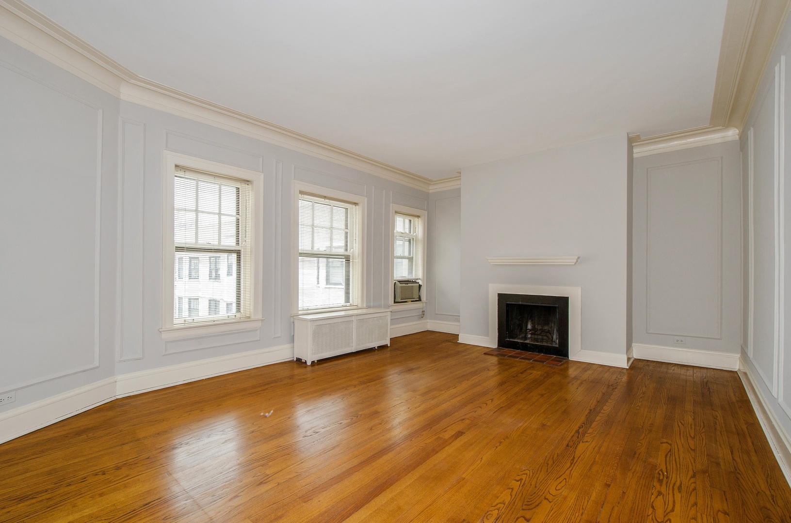 548 Sheridan Road, Unit 3N Evanston, IL 60202 - Photo 4 of 11